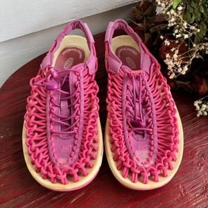 Keen Womens Uneek Sandals Size 9
